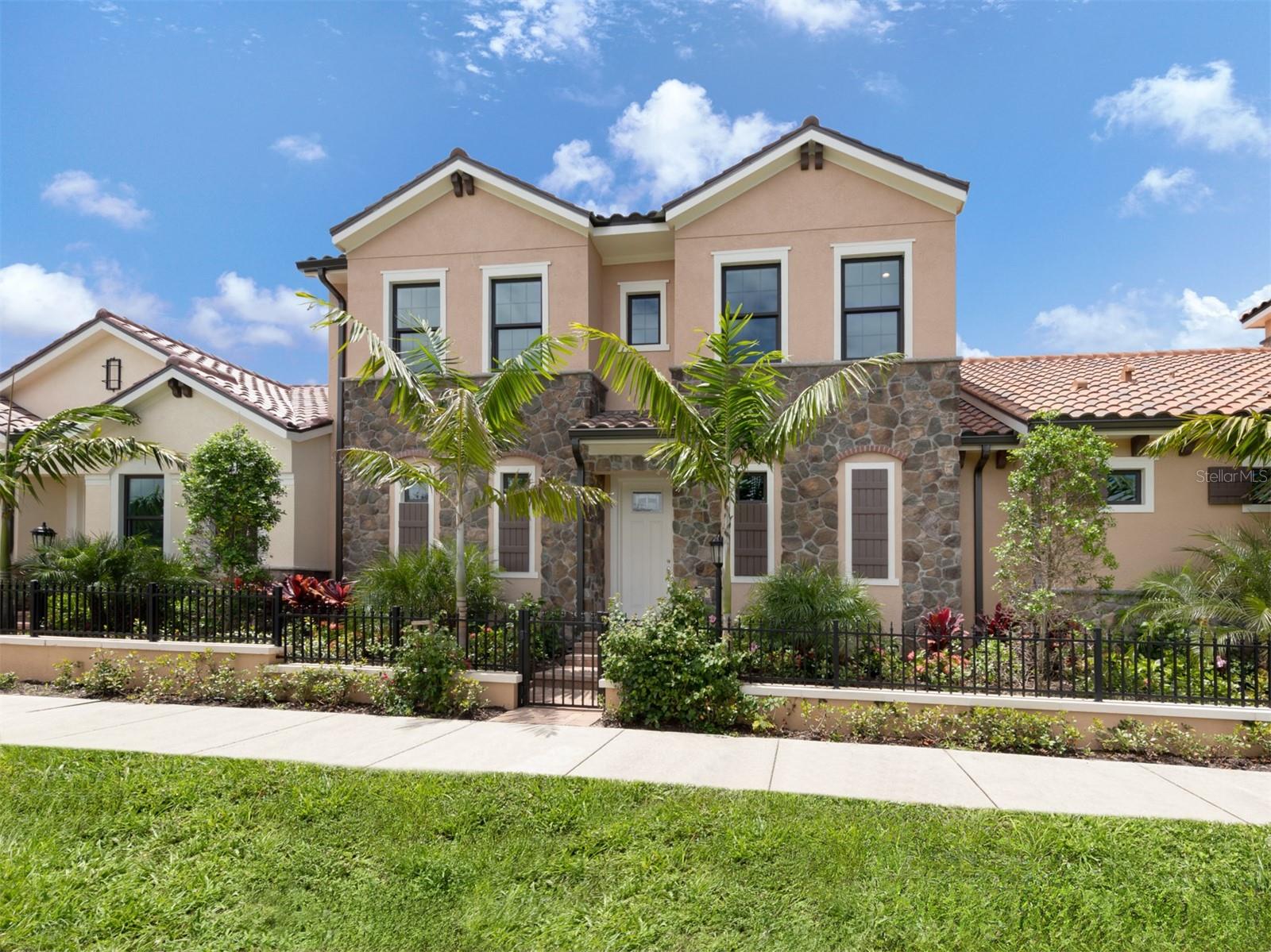 934 VENICE AVENUE