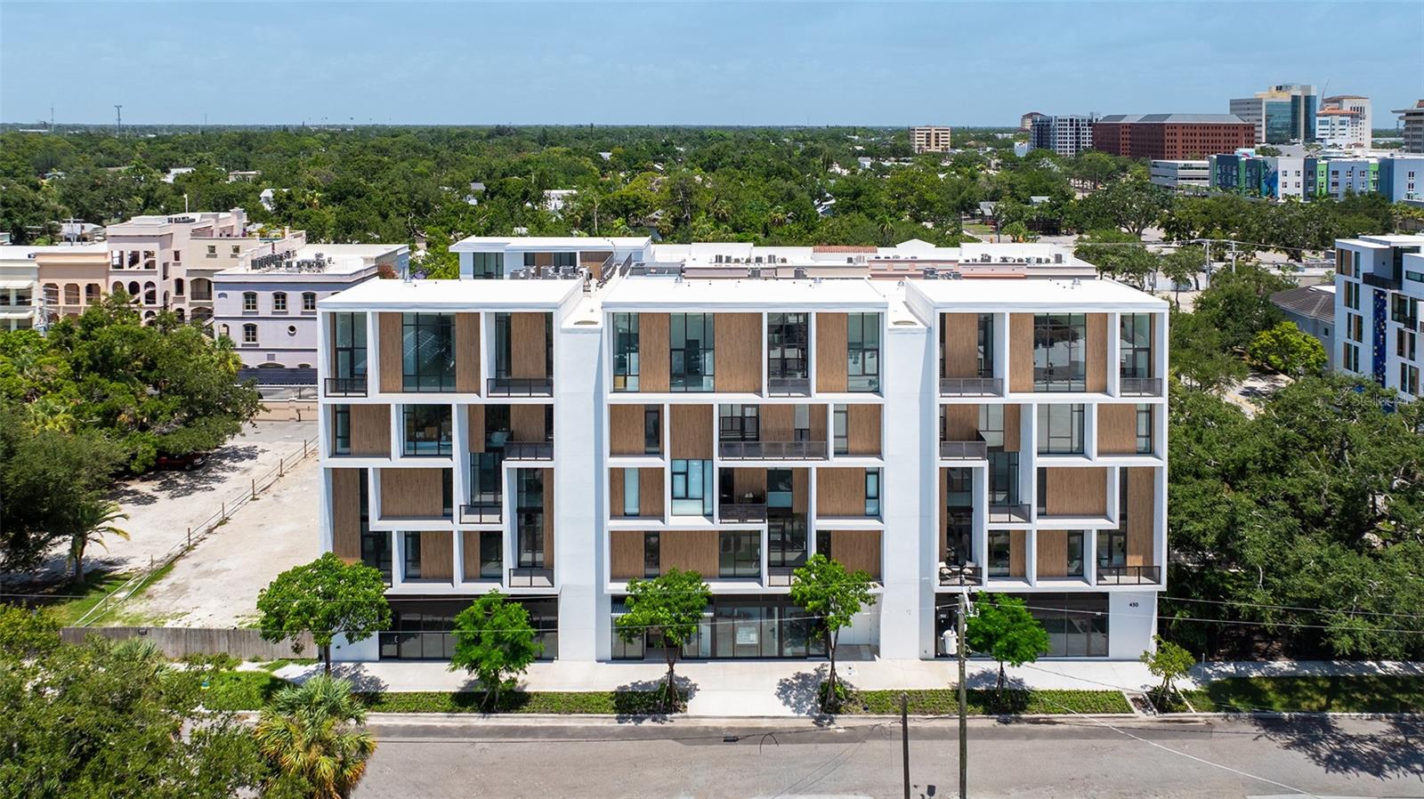 430 KUMQUAT COURT #202
