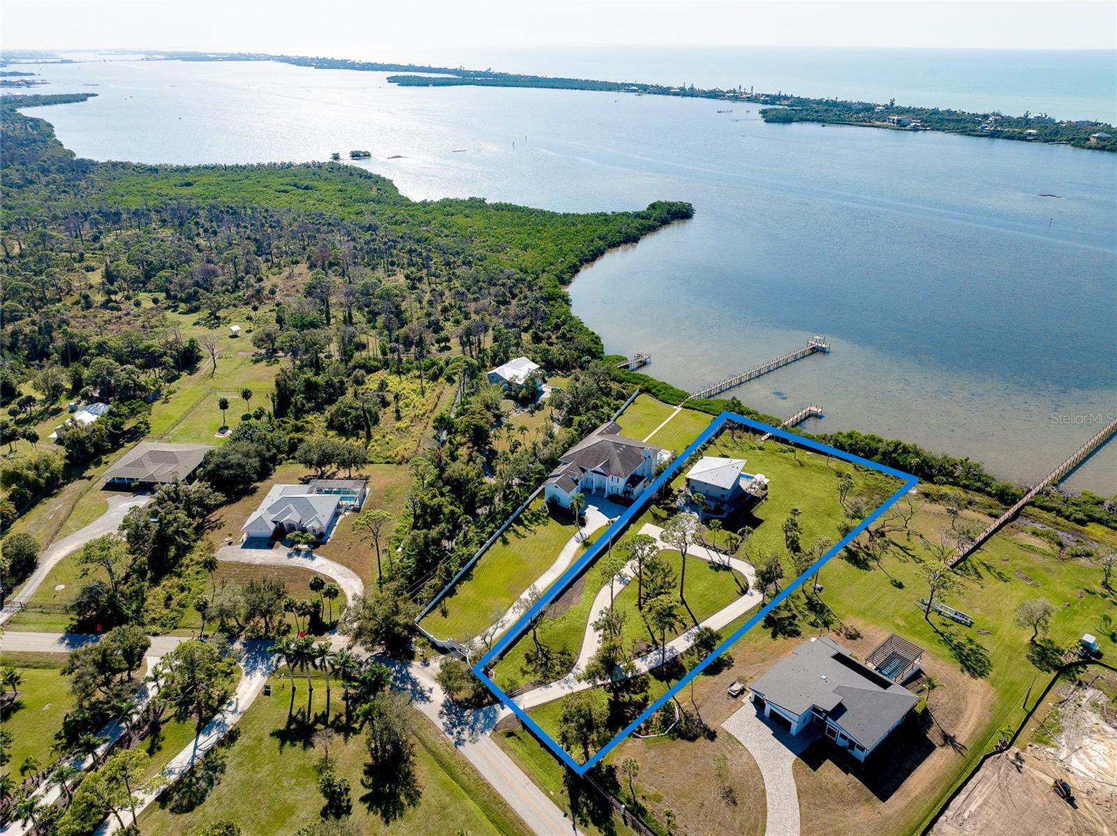 1089 BAYSHORE DRIVE