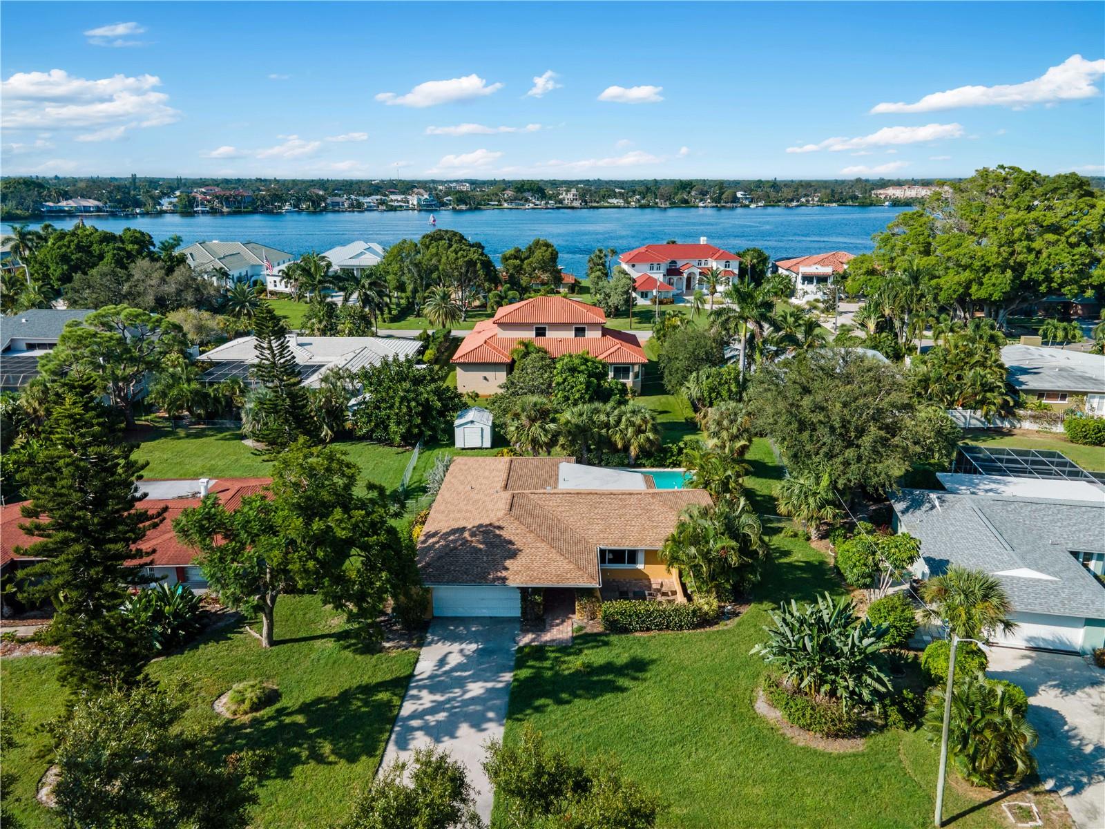 424 BAYCREST DRIVE