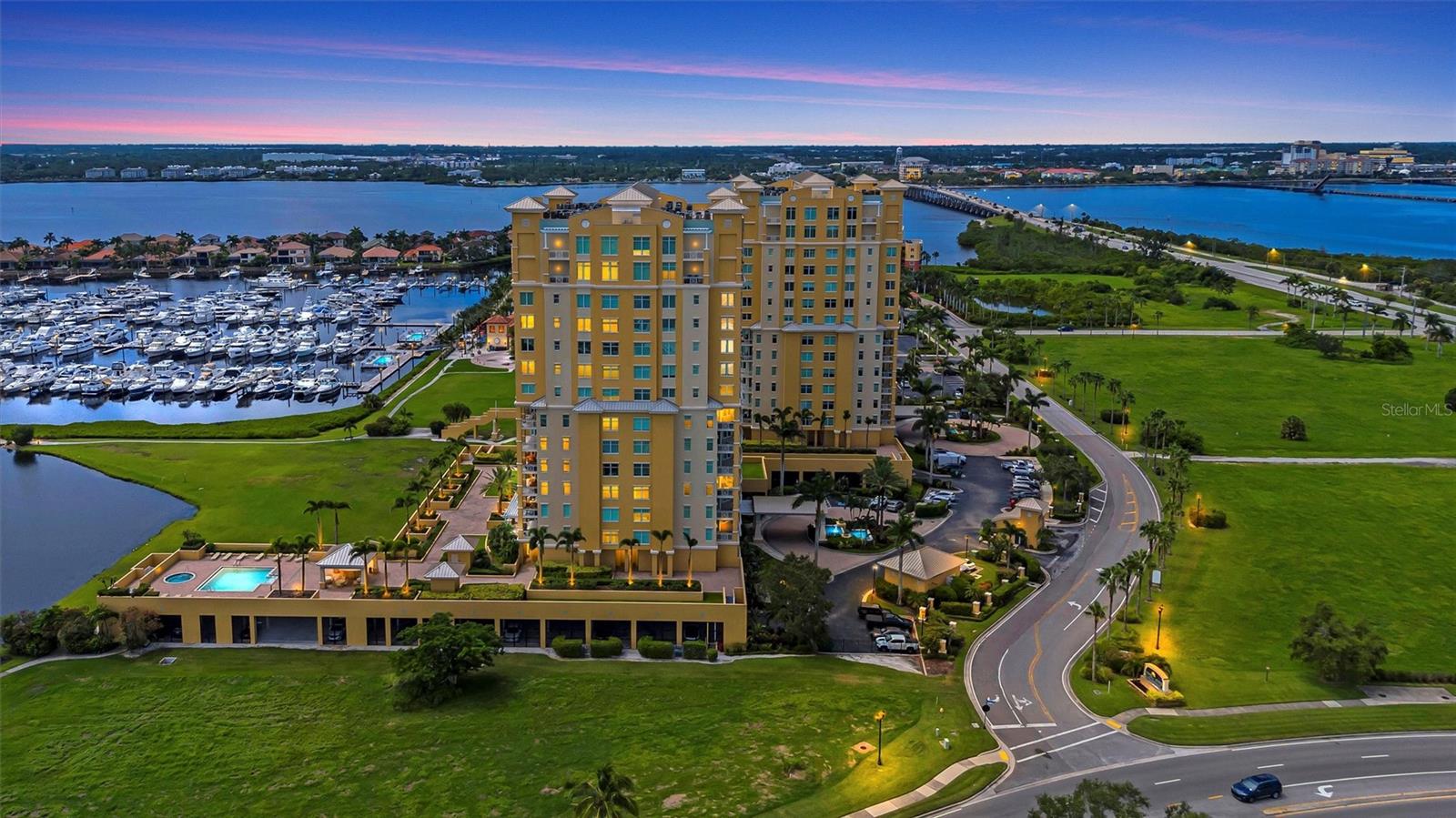 140 RIVIERA DUNES WAY #206