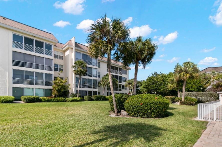 605 SUTTON PLACE #102