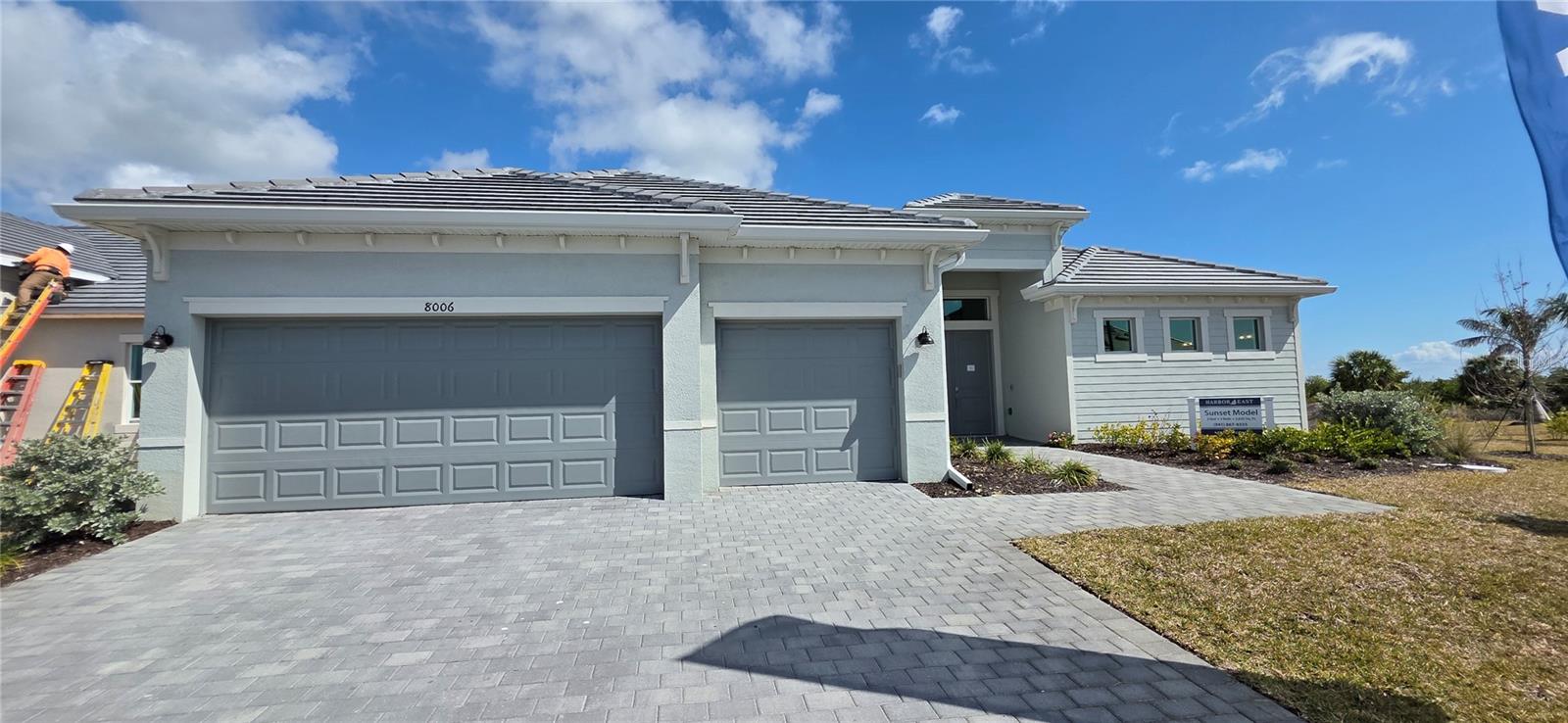 8006 LAKES EDGE LANE