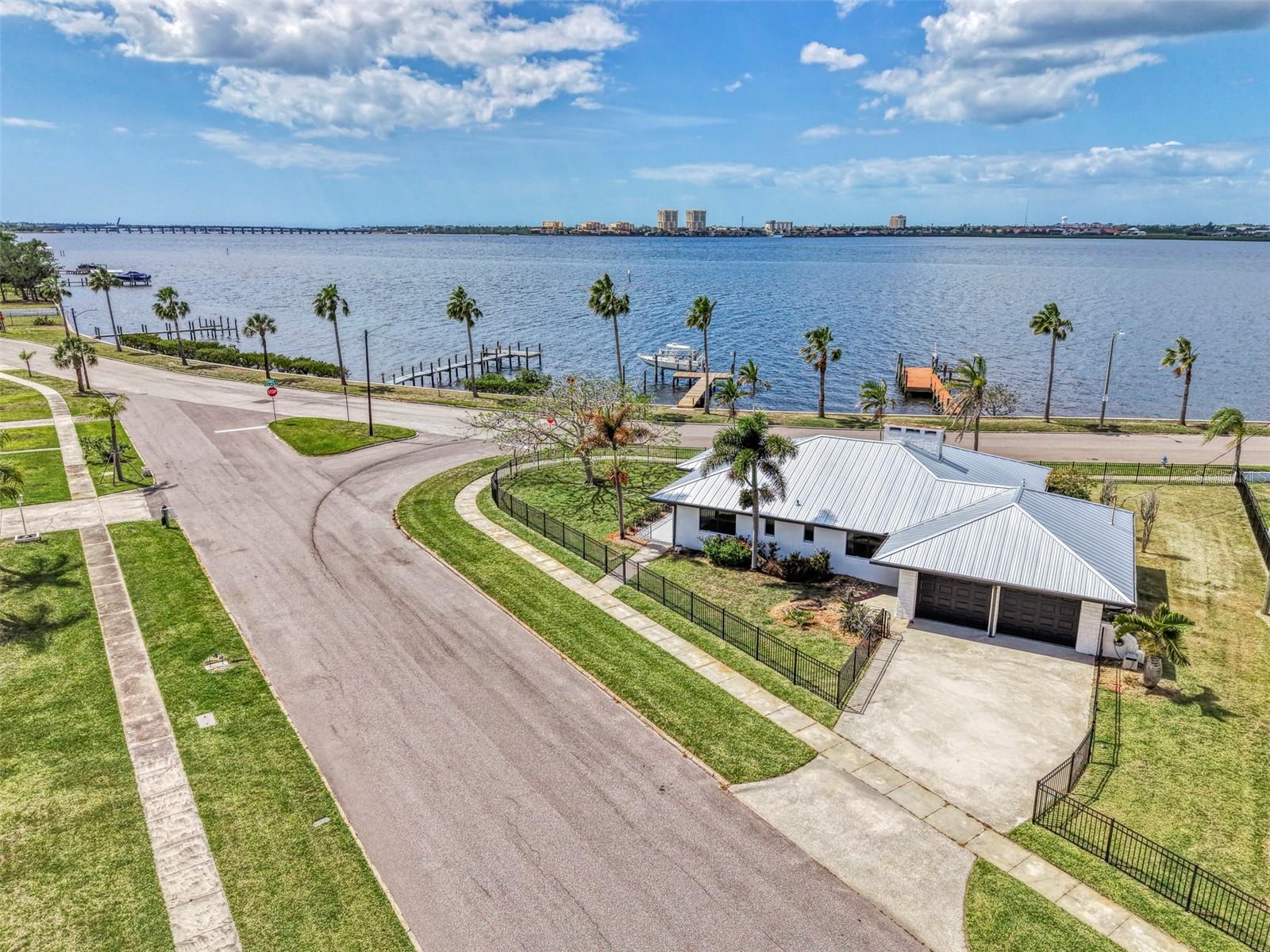 1822 RIVERSIDE DRIVE
