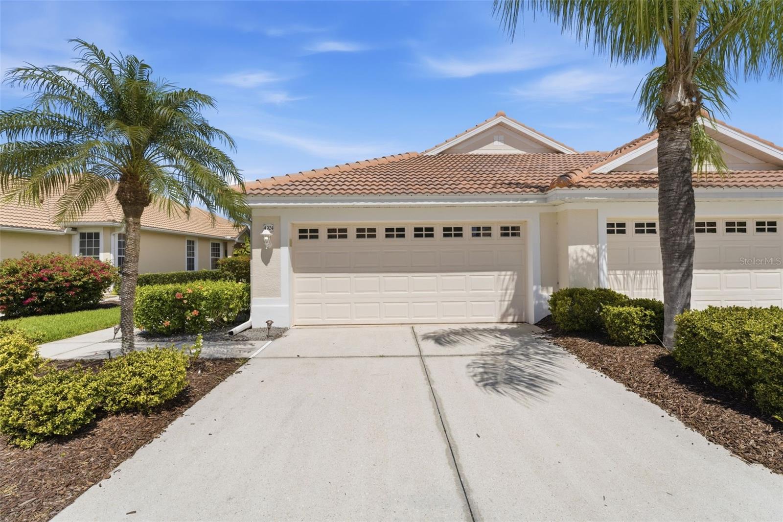 4924 WHISPERING OAKS DRIVE