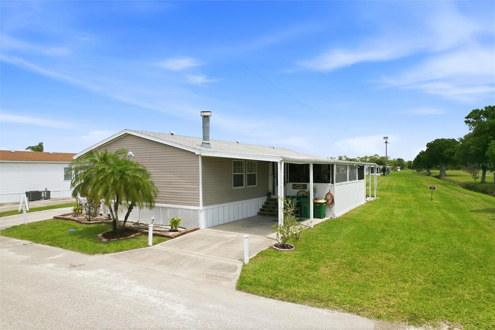 184 MANATEE LOOP