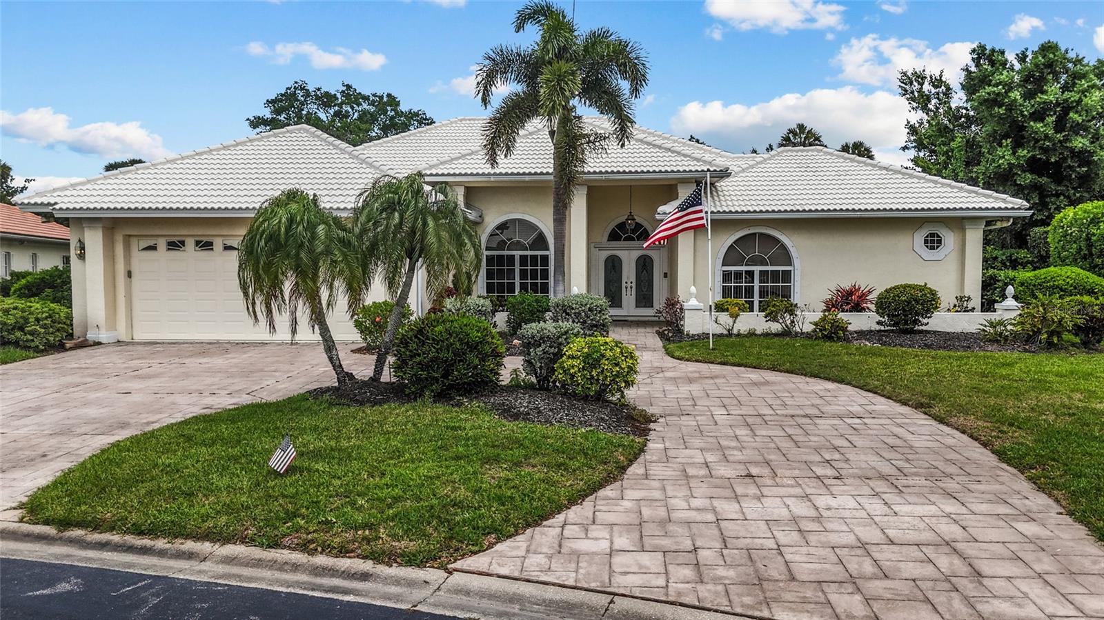 832 CARNOUSTIE DRIVE