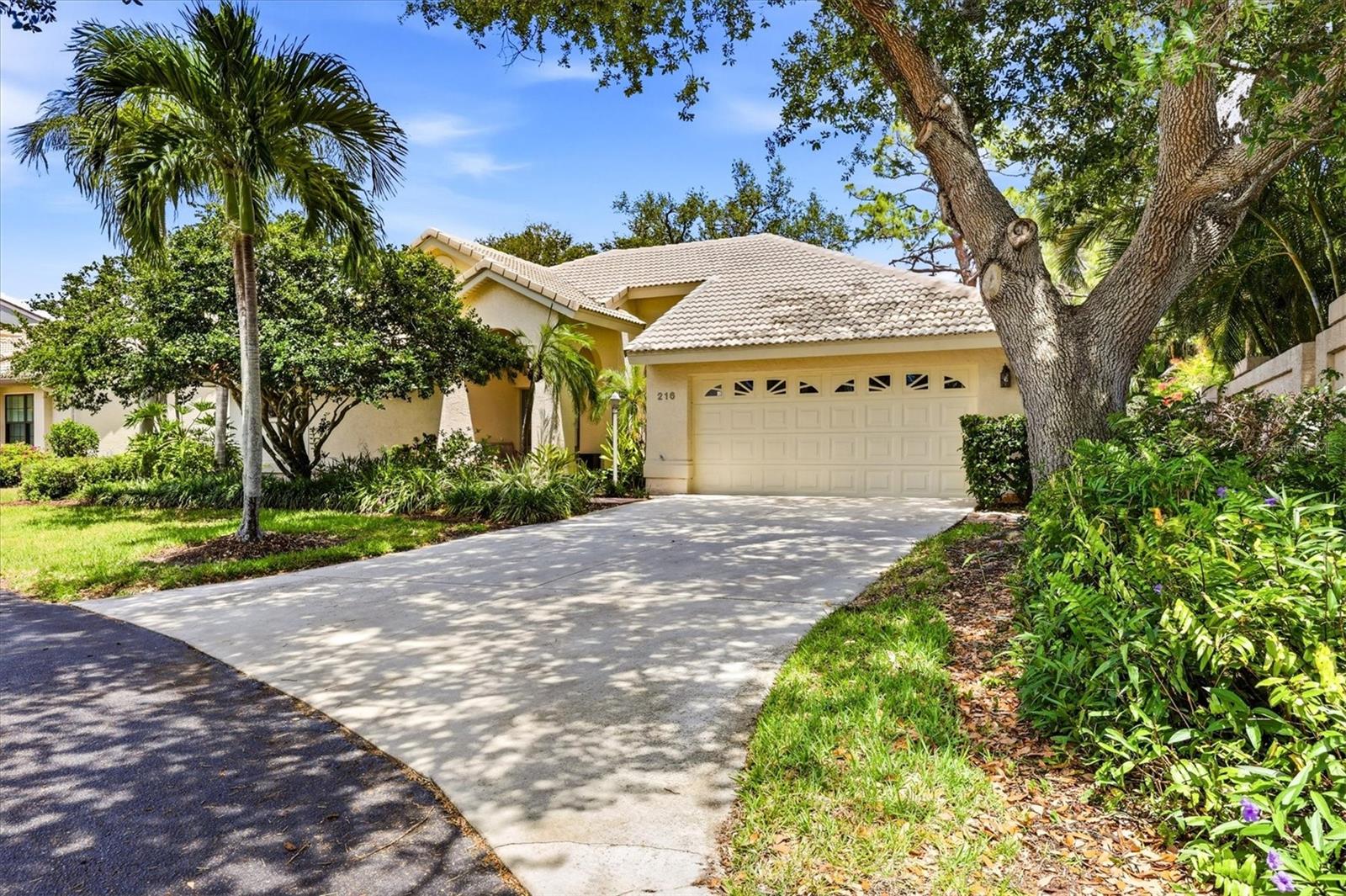 216 CARRIAGE HOUSE LANE #216