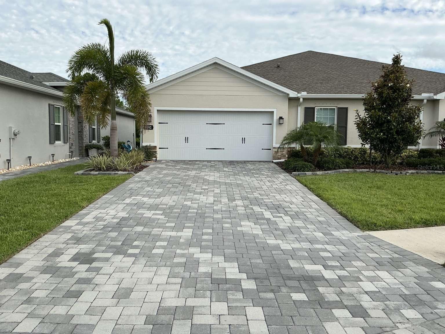 1982 PALMS DRIVE