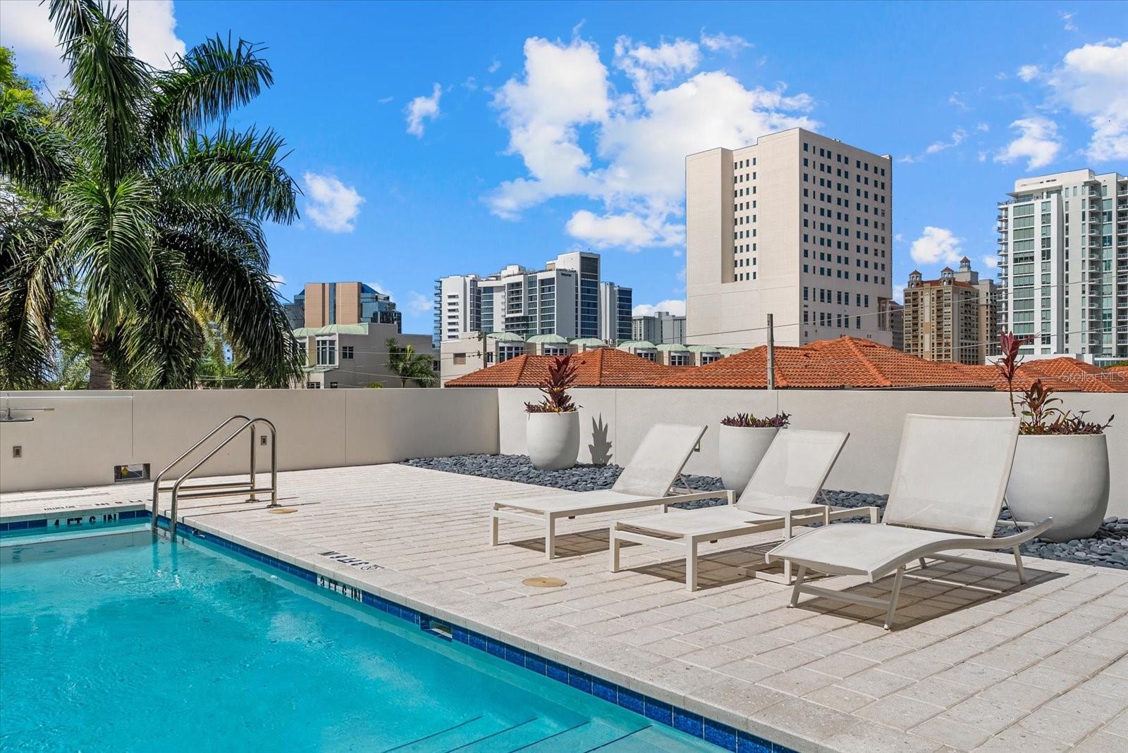 332 COCOANUT AVENUE #302