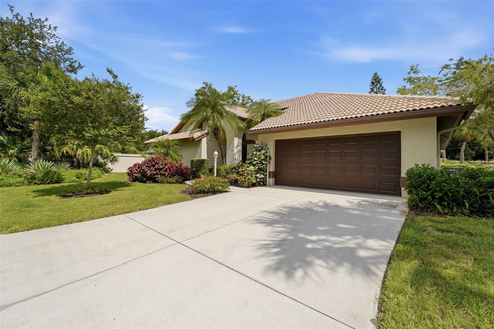 215 CARRIAGE HOUSE LANE #215