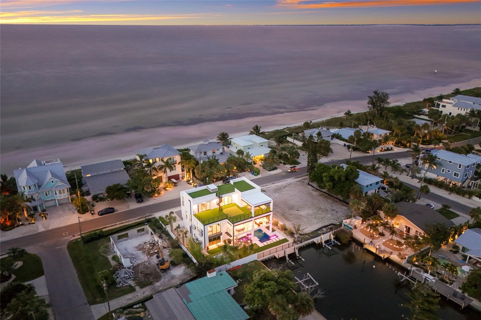 703 BAY BOULEVARD