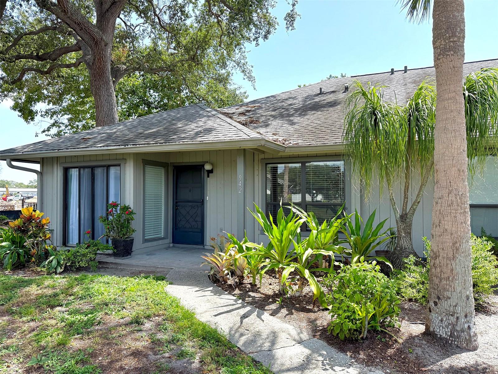 942 BENEVA ROAD #V28