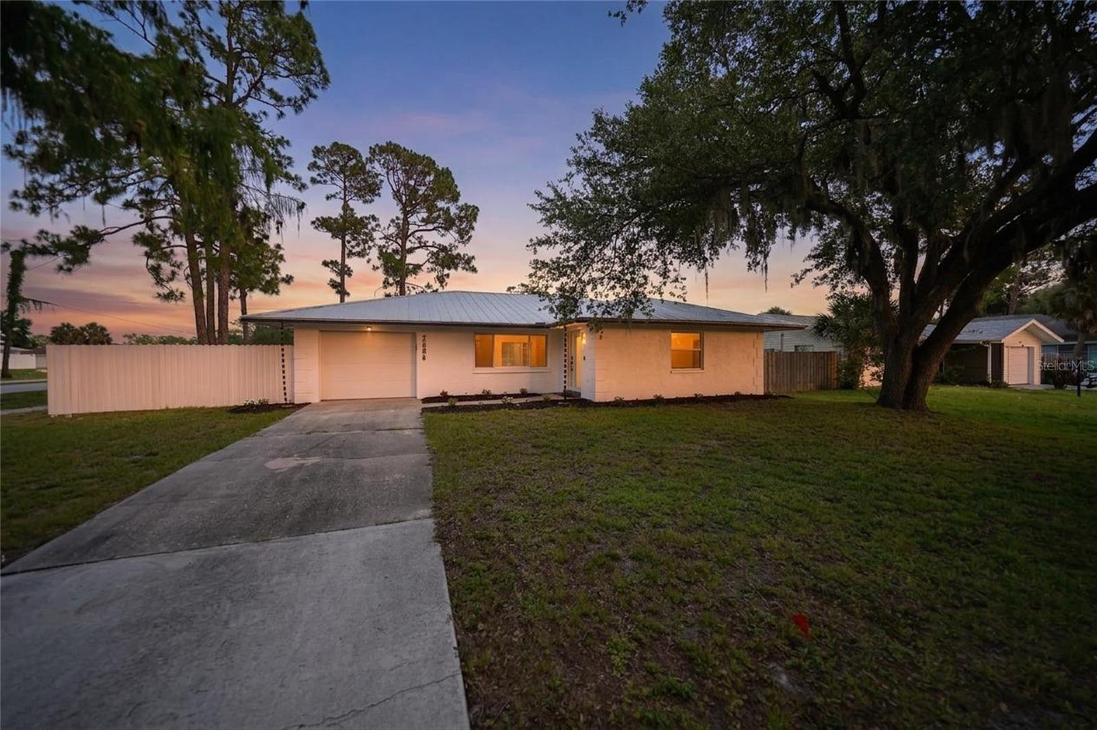 2506 LAKESHORE CIRCLE