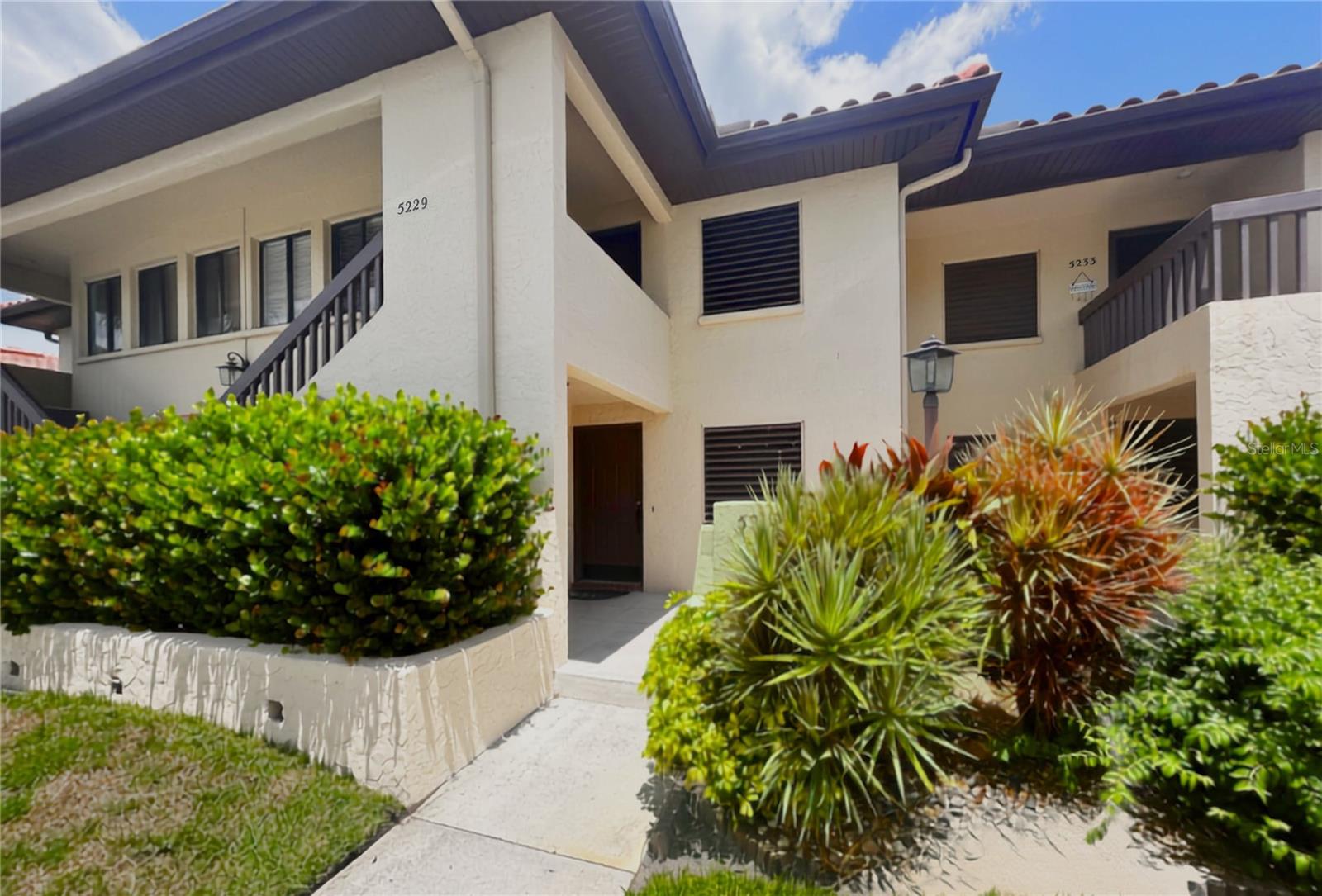 5231 LAKE VILLAGE DRIVE #27
