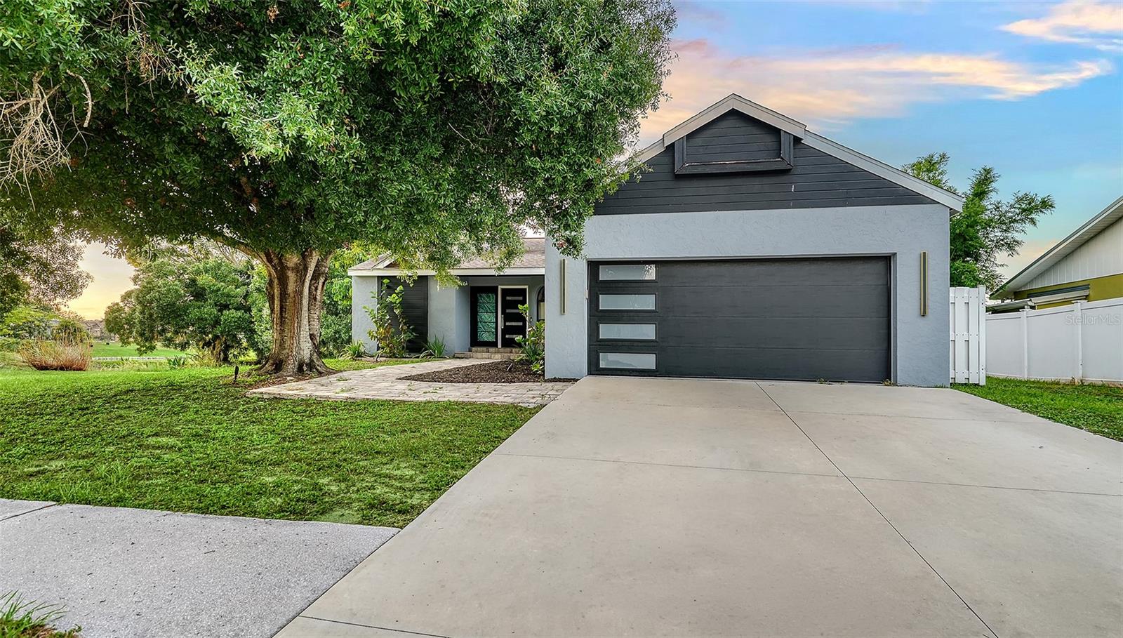 2481 SCARLET OAK COURT