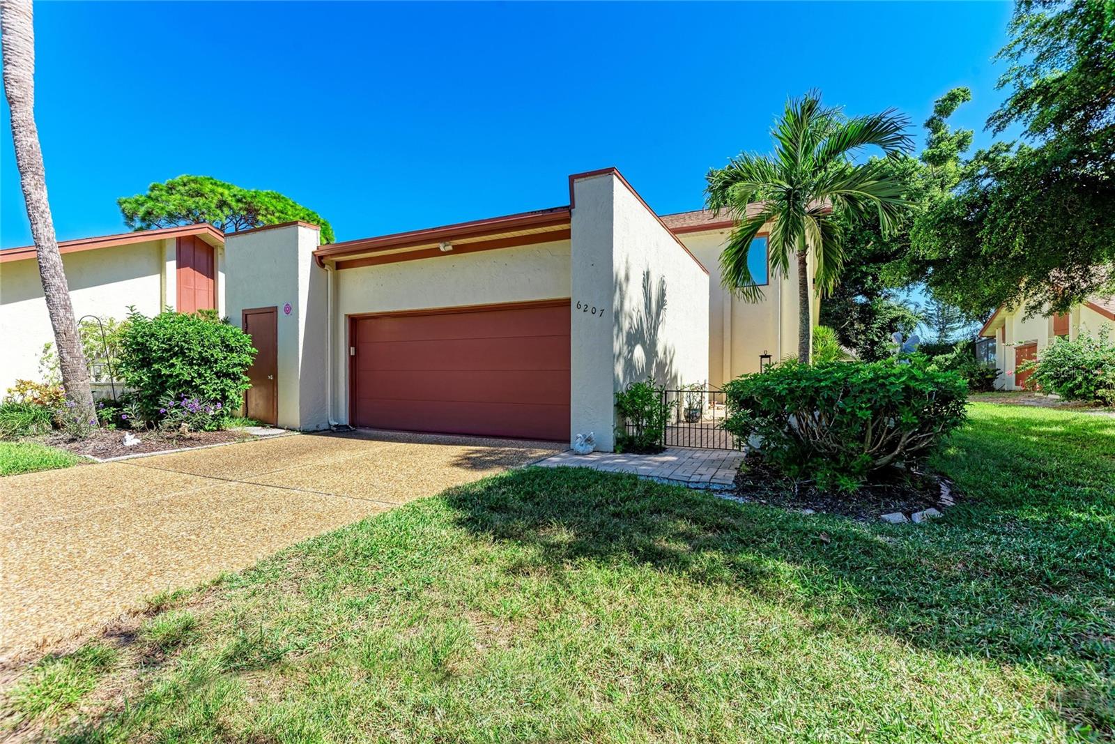 6207 COURTSIDE DRIVE #23