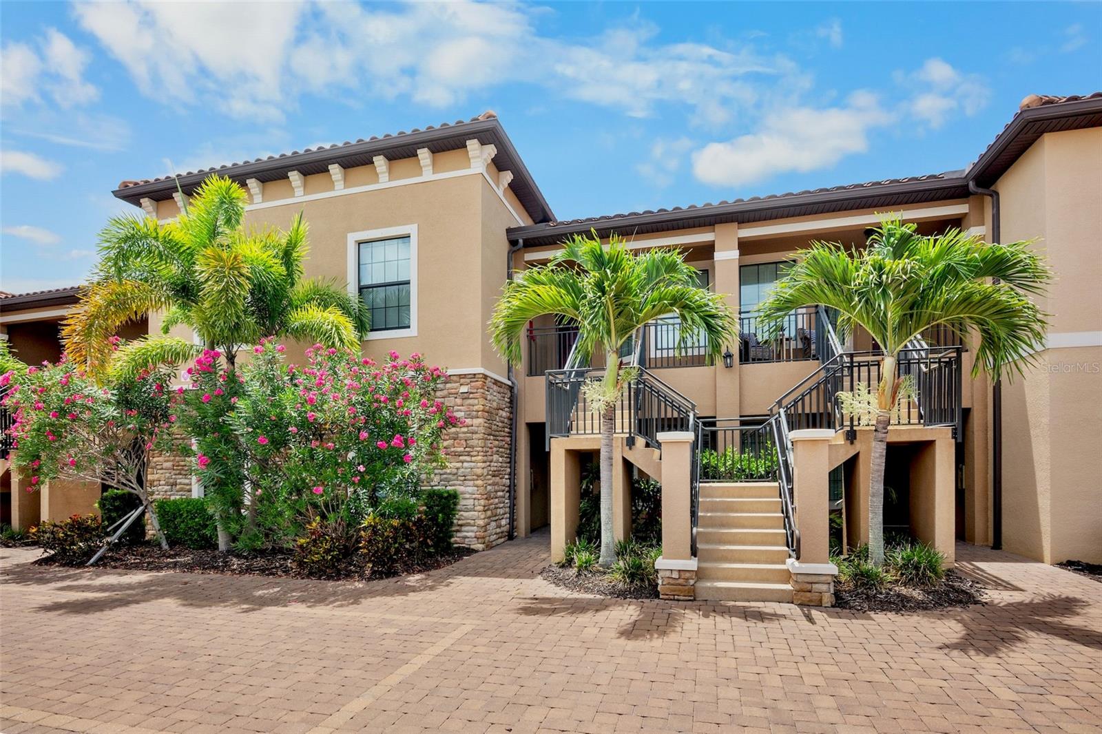 5425 CICERONE STREET #103
