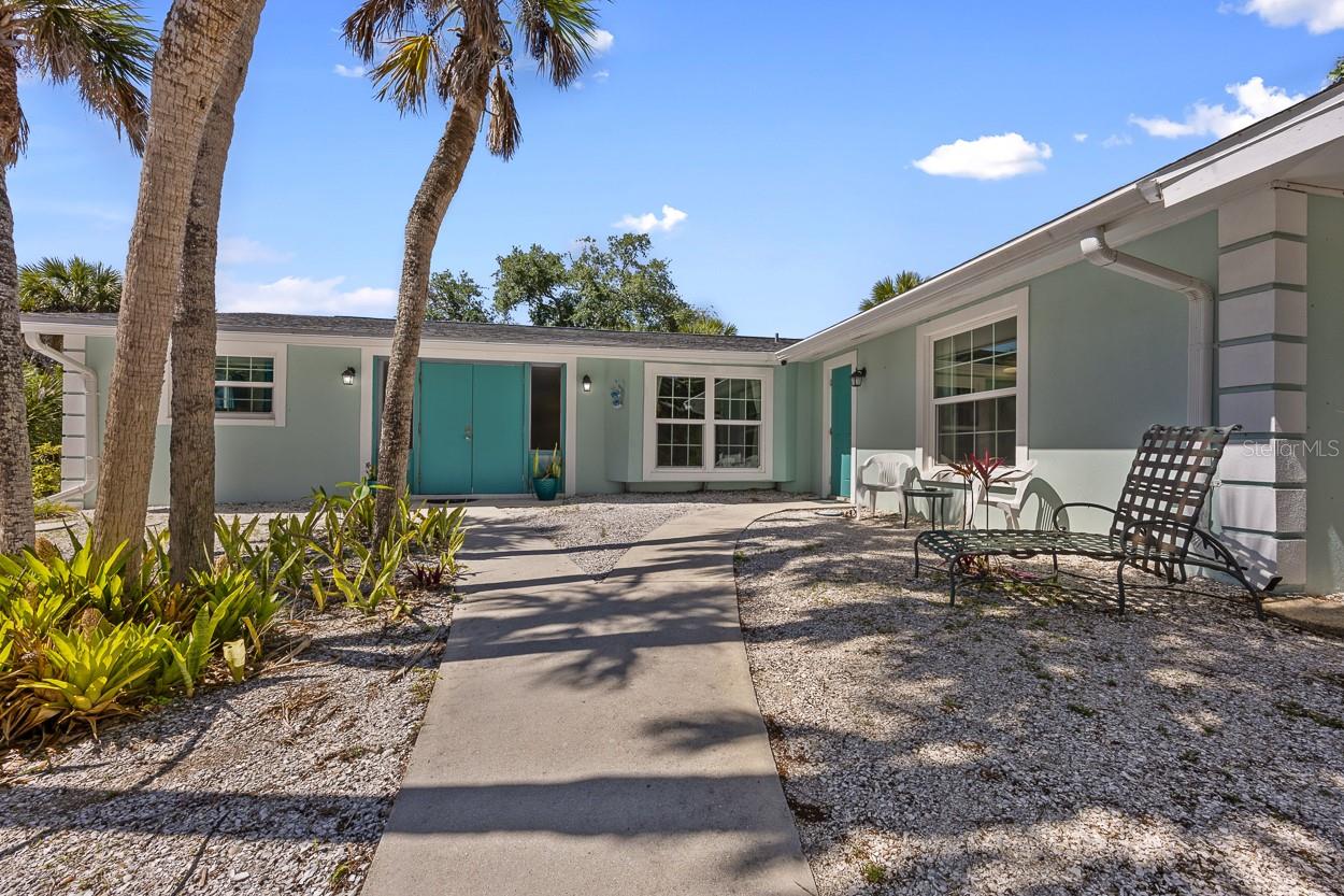 4055 BAY OAKS CIRCLE