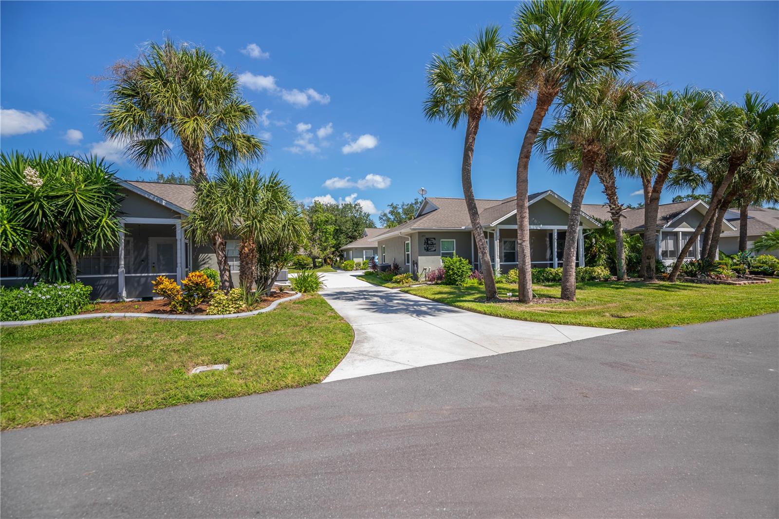 1253 RED OAK LANE