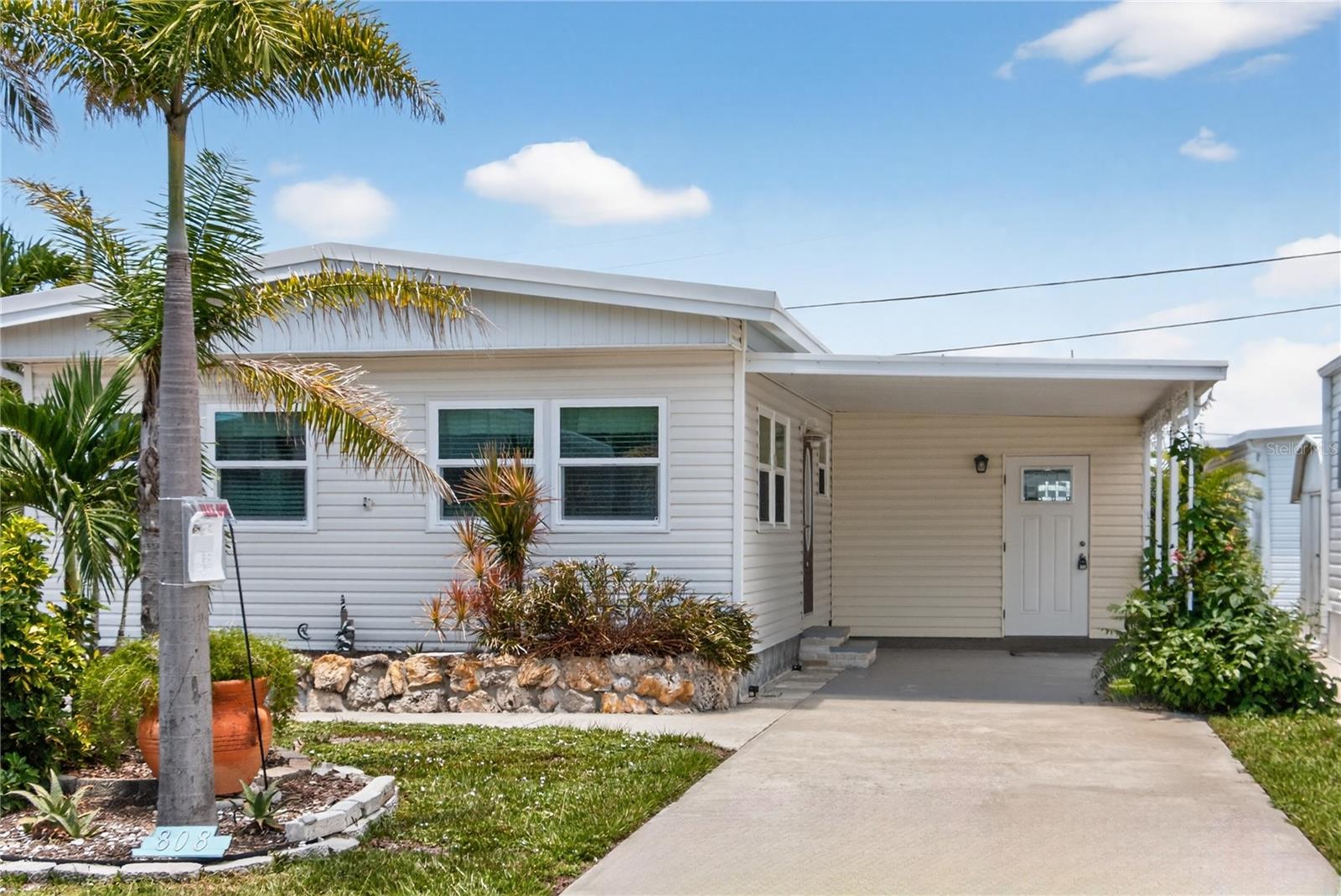 808 GREEN CIRCLE