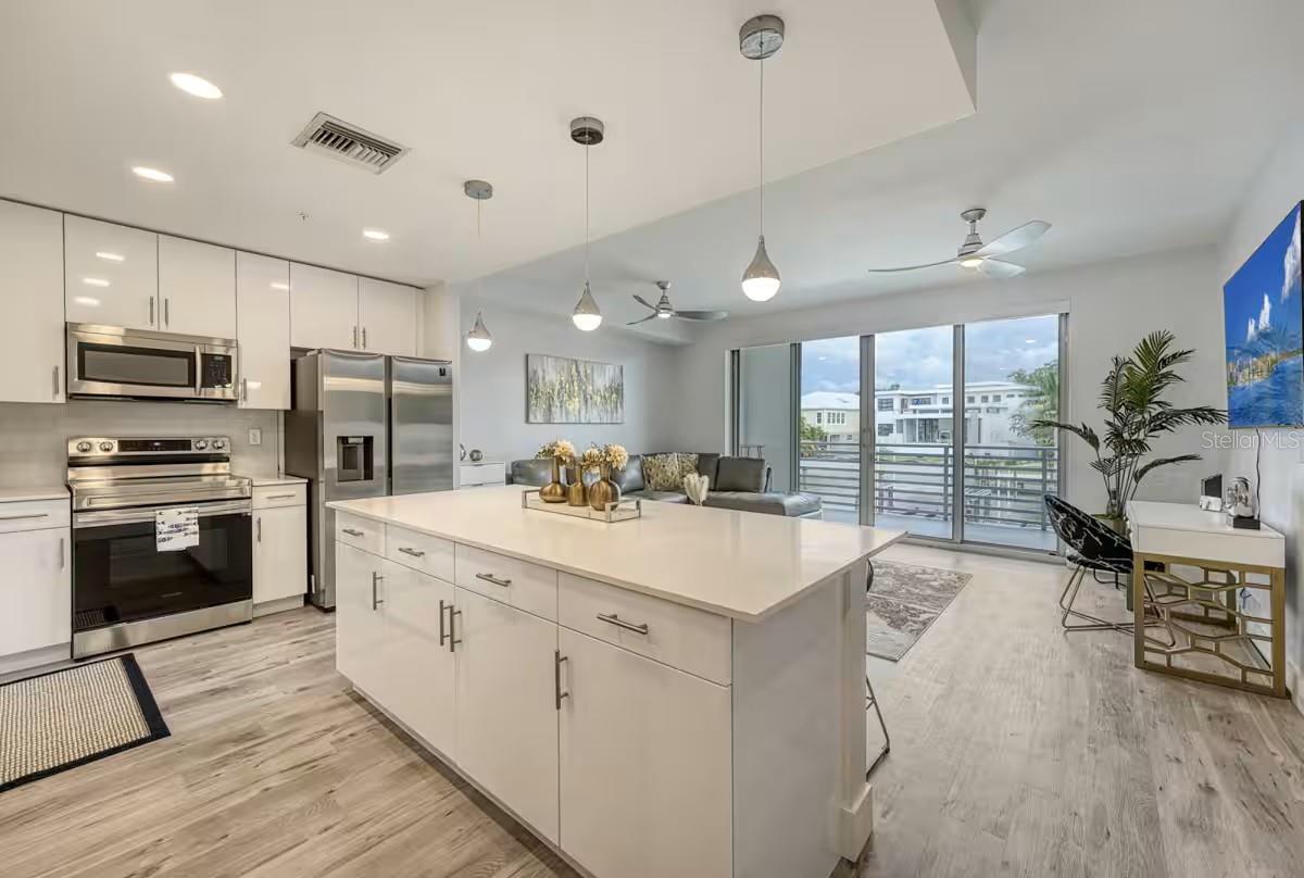 1709 TAMIAMI TRAIL #220