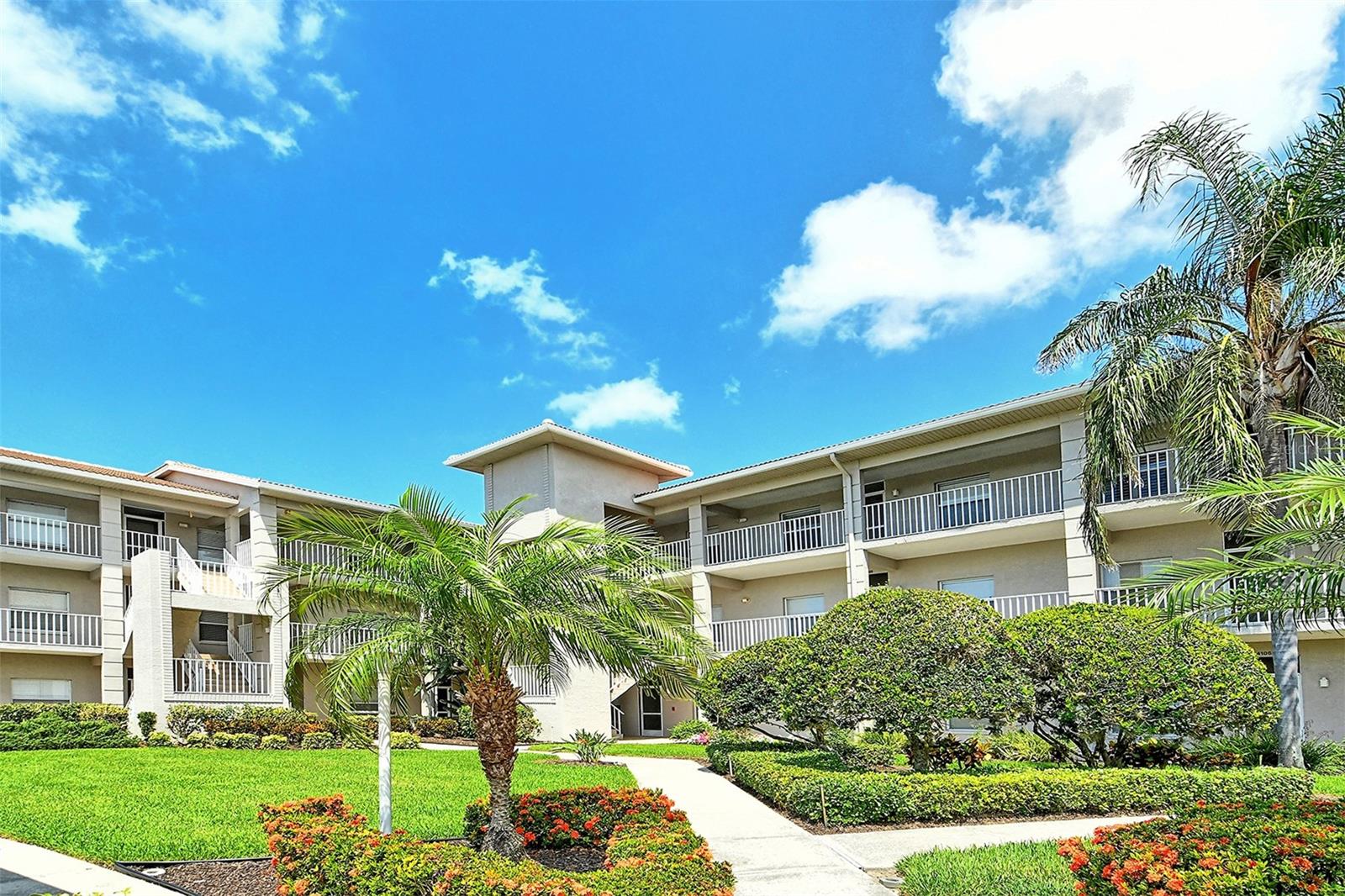 9610 CLUB SOUTH CIRCLE #4302