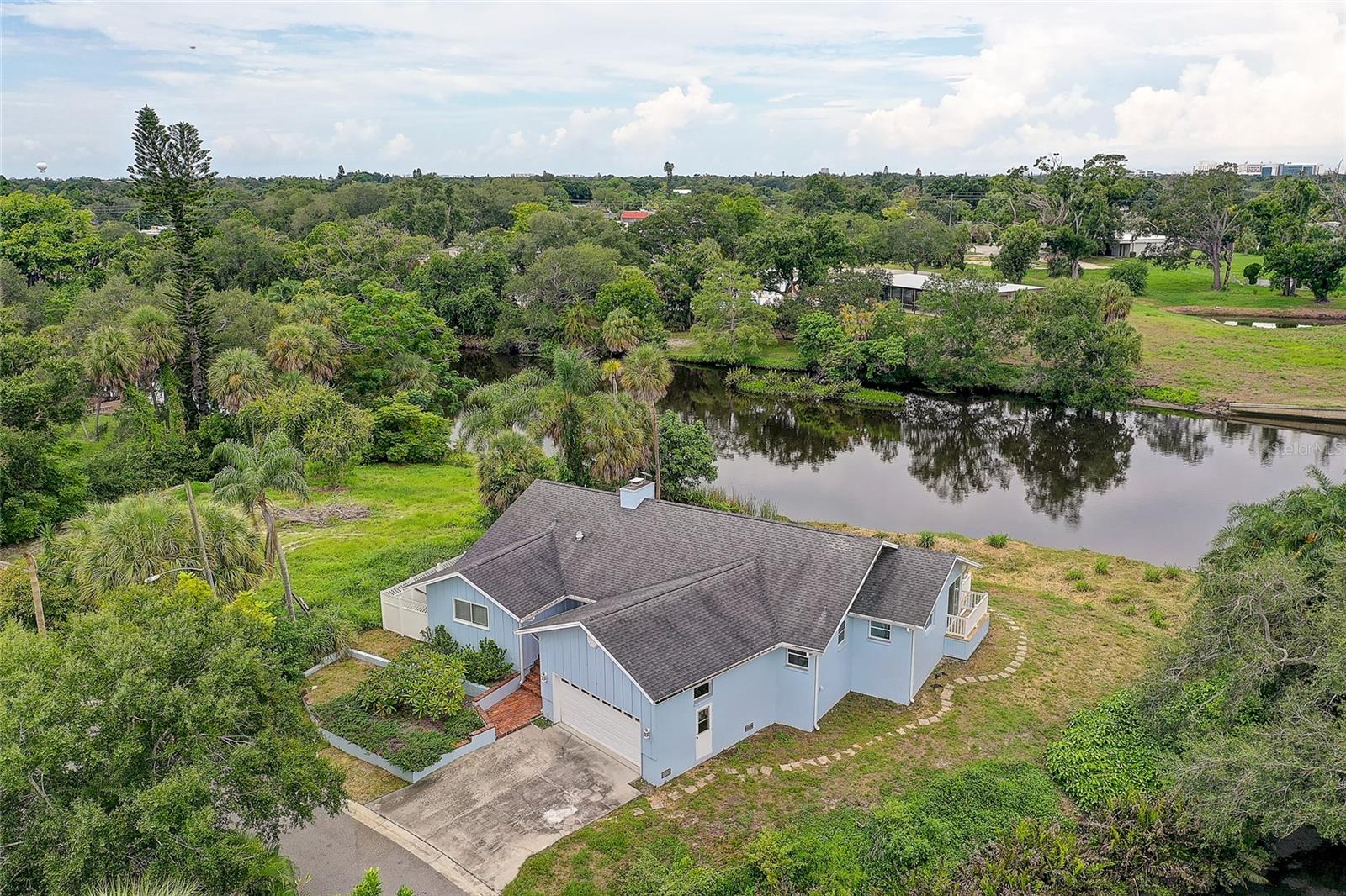 3214 SECLUSION DRIVE