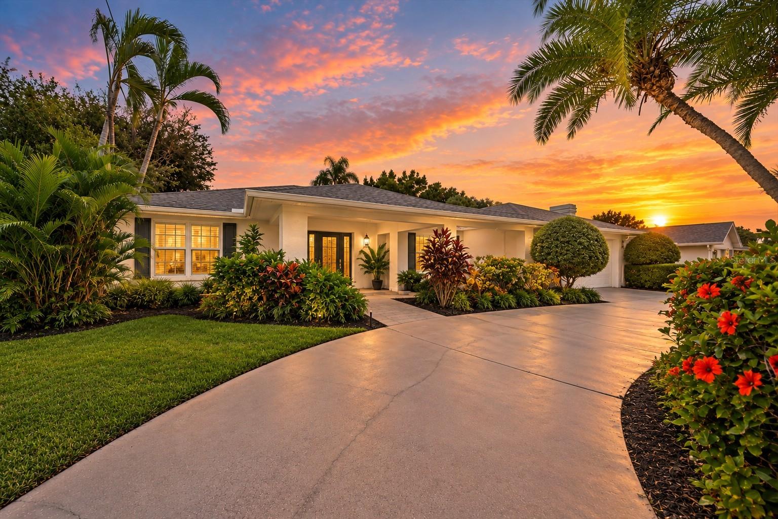 6840 COUNTRY LAKES CIRCLE