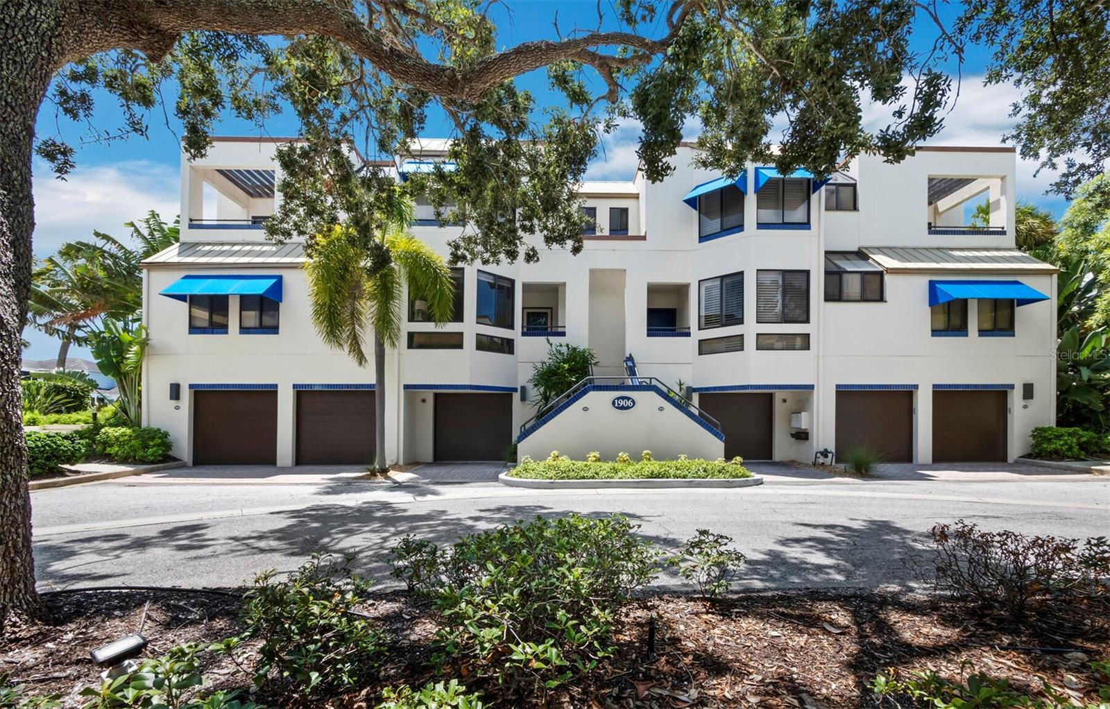 1906 HARBOURSIDE DRIVE #303