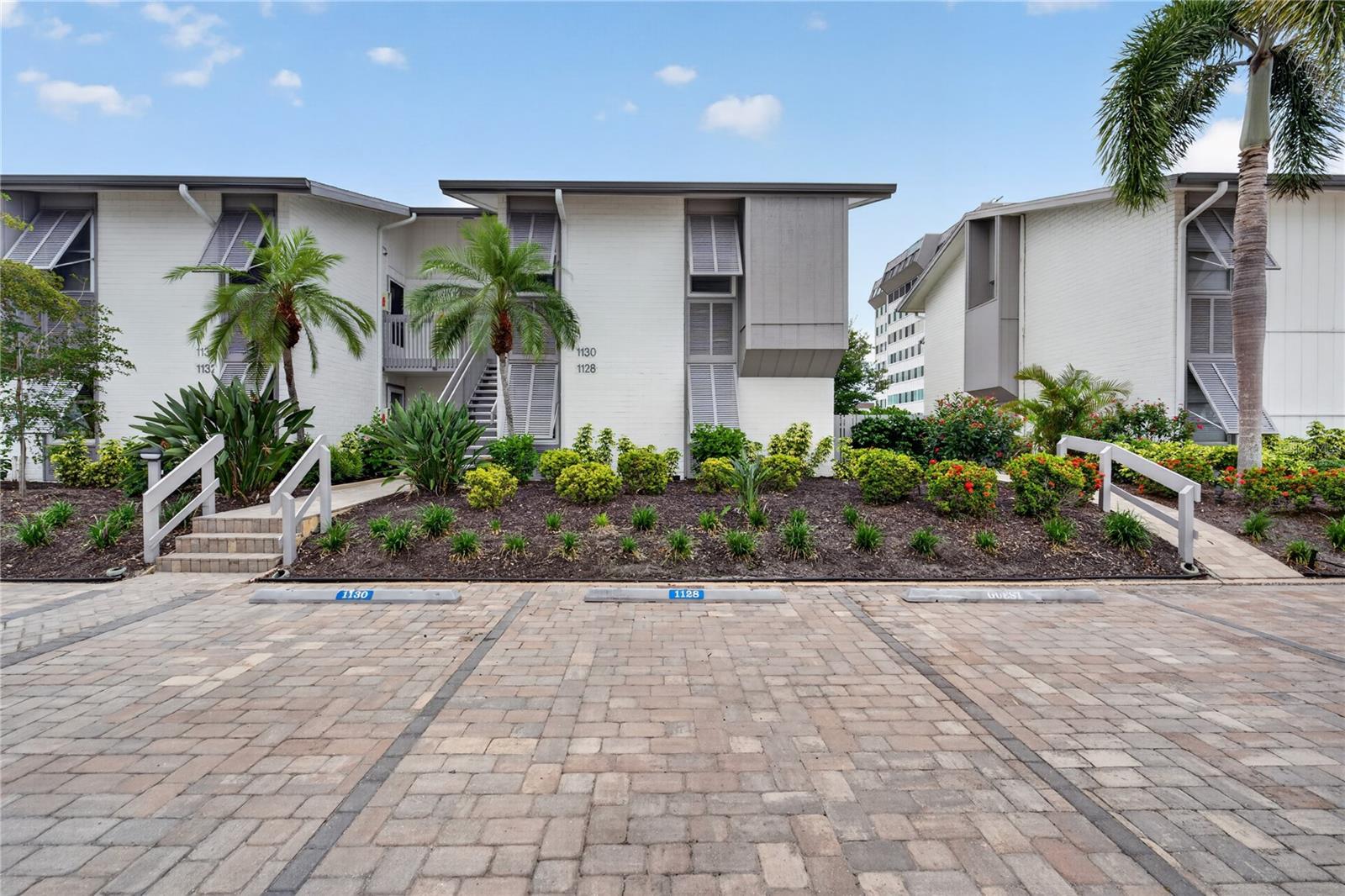 1130 PEPPERTREE LANE #118
