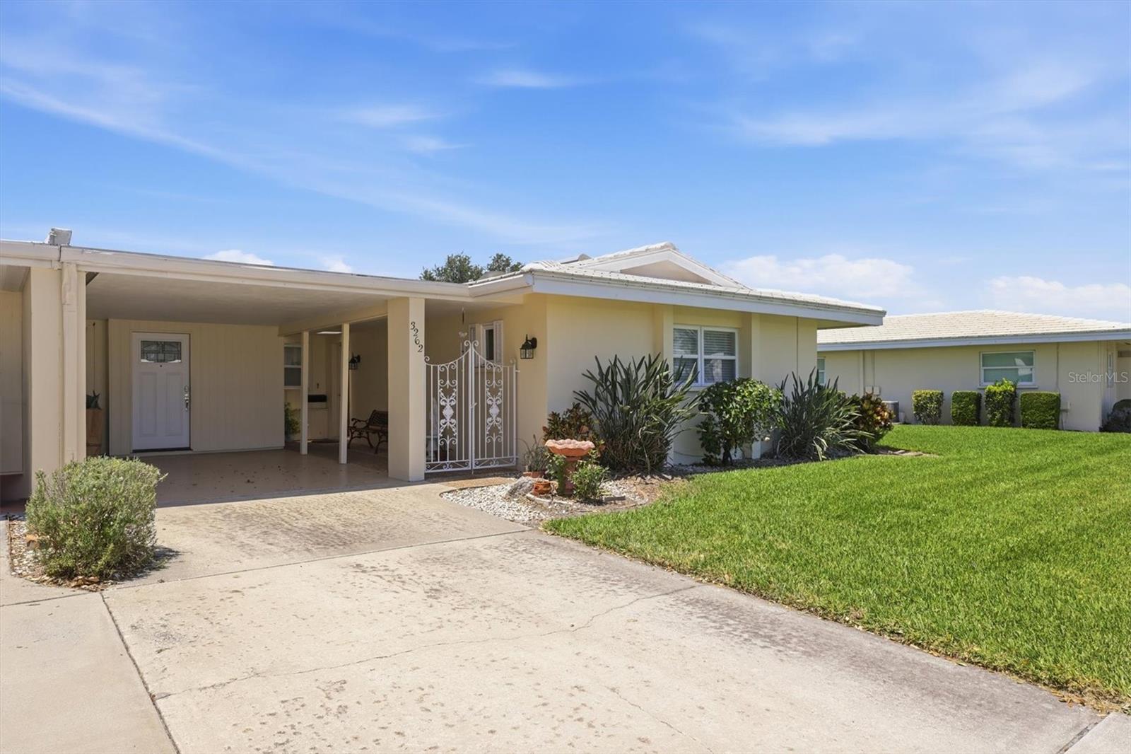 3262 BROCKTON LANE #608
