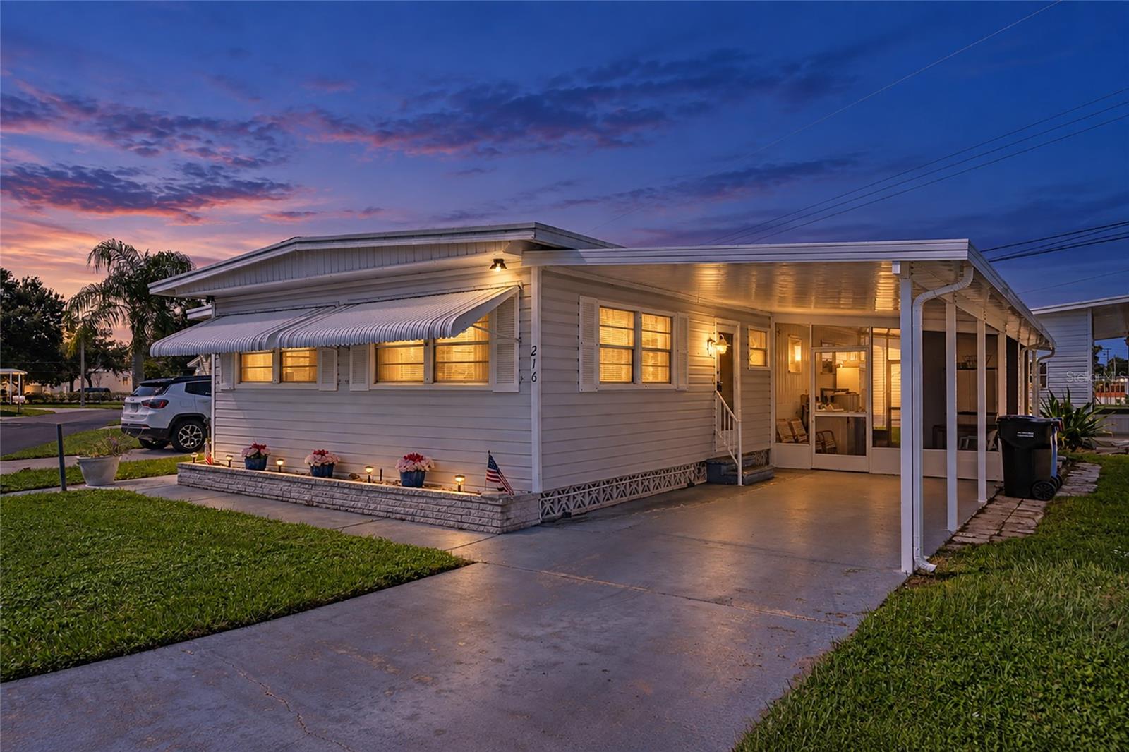 216 OUTER DRIVE
