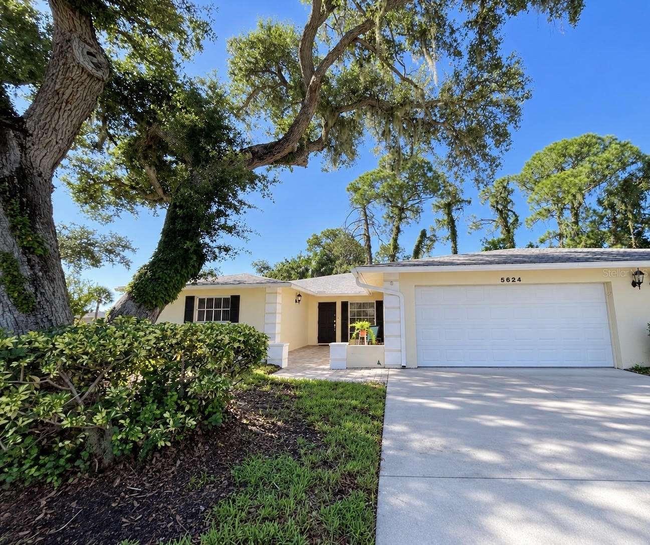 5624 PALM AIRE DRIVE #V105