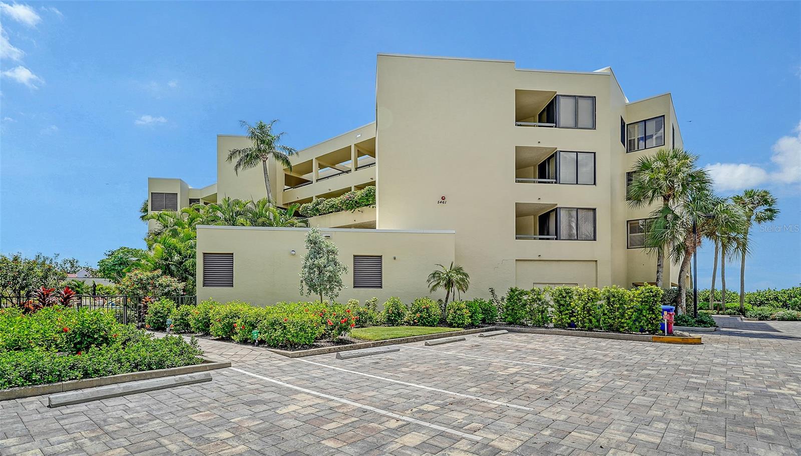 5461 GULF OF MEXICO DRIVE #304
