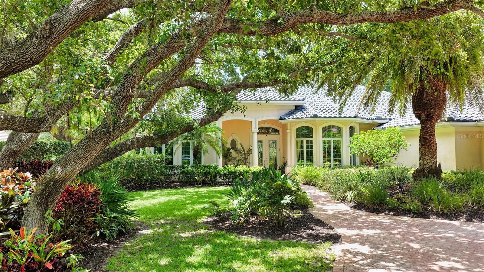 402 MACEWEN DRIVE
