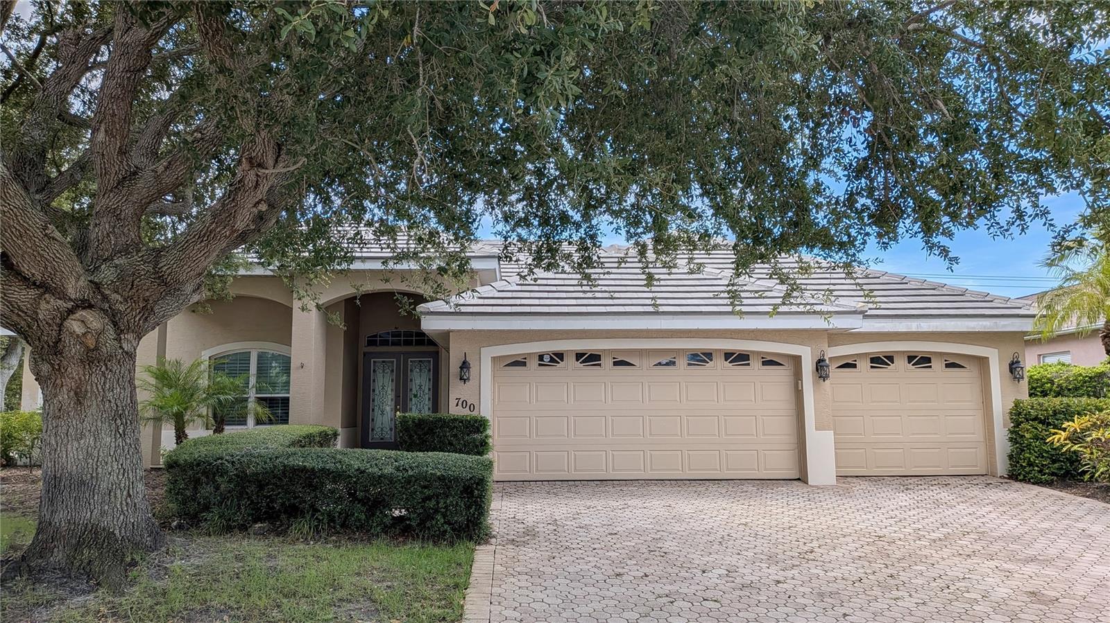 700 SHADOW BAY WAY