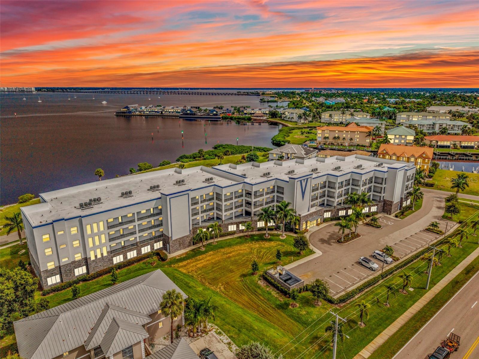 1425 PARK BEACH CIRCLE #124