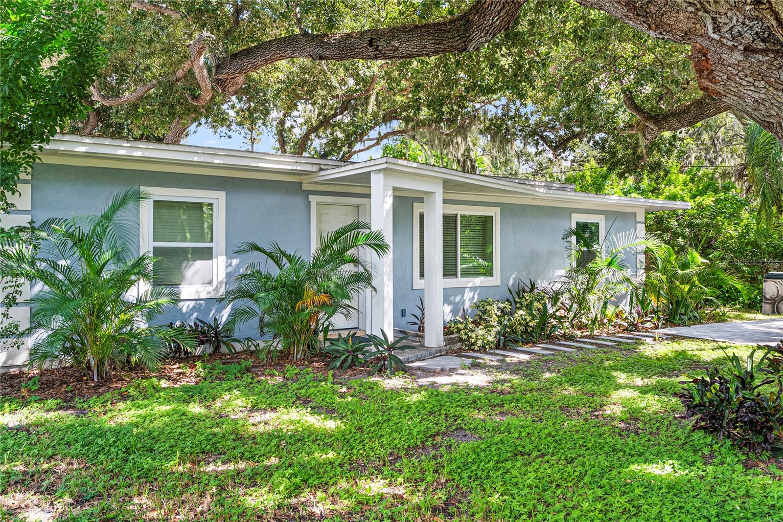 1112 SUNSET AVENUE