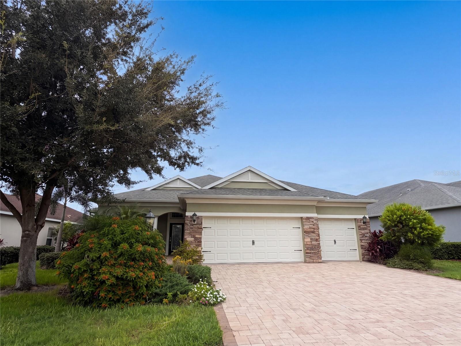1121 THORNBURY DRIVE