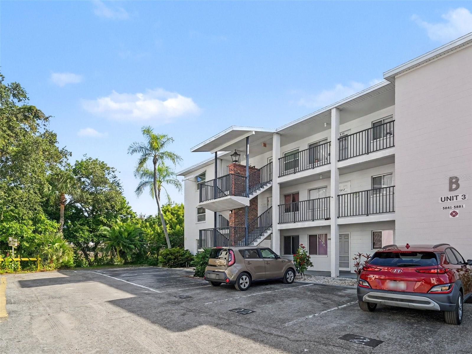 5855 PALM LANE #B21