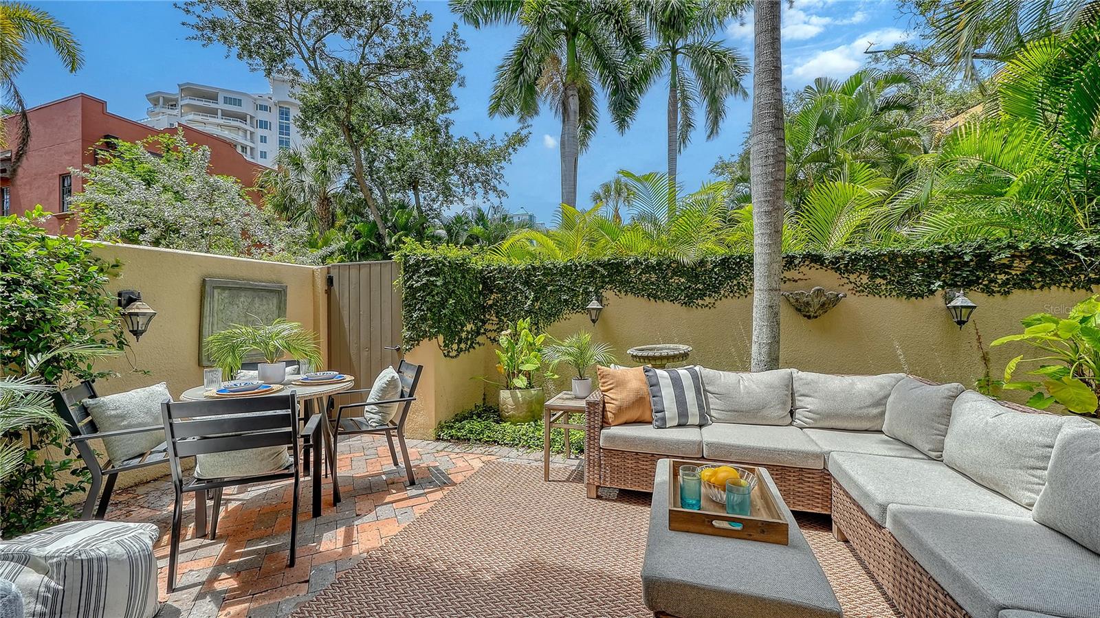 1513 OAK STREET #18