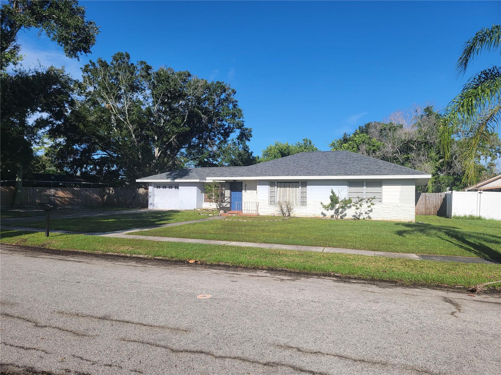 218 CRESCENT COURT