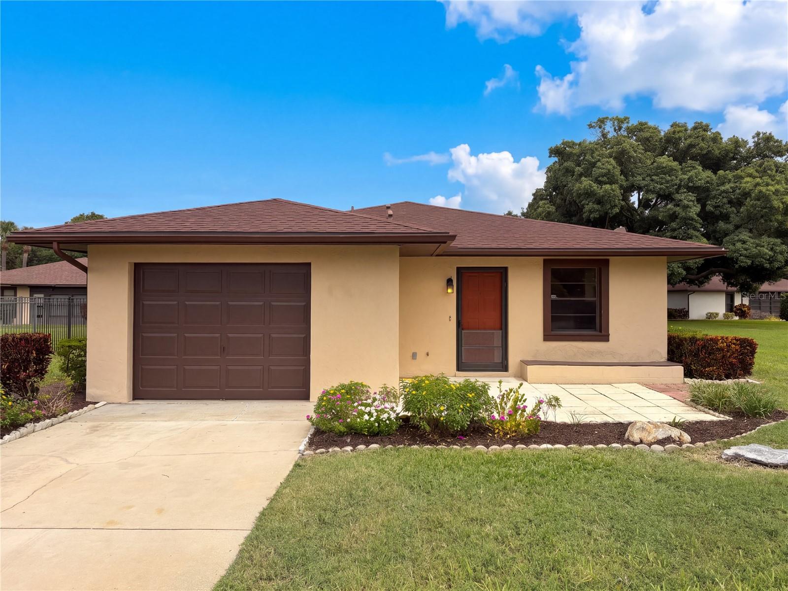 6410 HERITAGE LANE